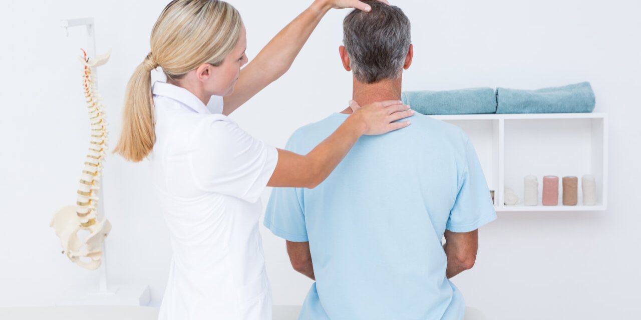 What’s the difference between physiotherapy and chiropractor?