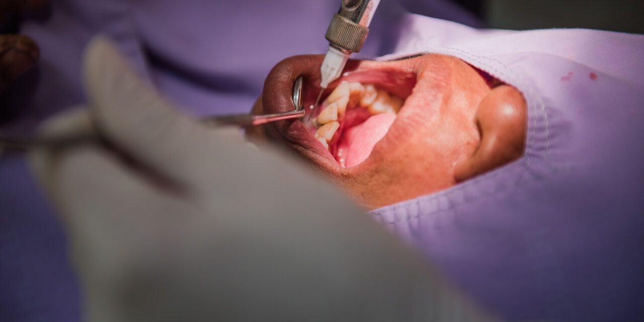 Can A Patient Have Tooth Extraction And Implant At The Same Day?
