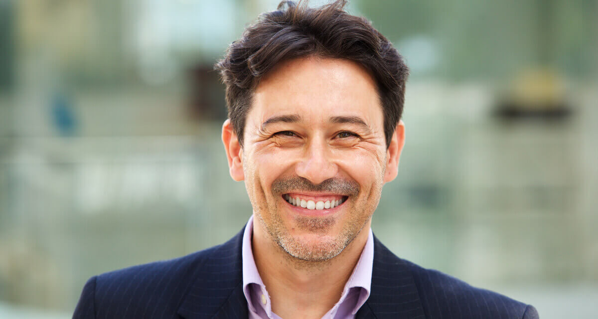 Teeth Bonding vs Veneers: A Comprehensive Guide to Cosmetic Dental Procedures